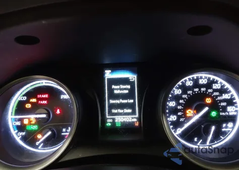 2021 Toyota Camry Le Hybrid z USA, uszkodzony, nr VIN 4T1C31AK0MU031723